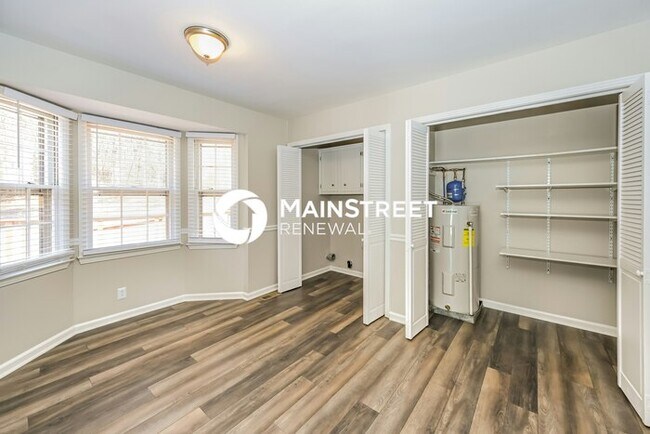 Building Photo - 3 Bedroom Pet-Friendly Home in MOUNT JULIE...