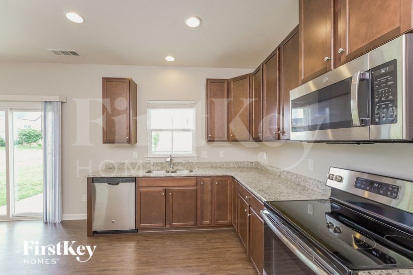 Building Photo - 102 Shanache Dr