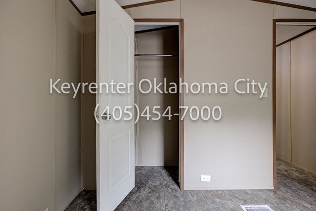 Building Photo - Spacious 2BD/1BTH Home In OakRidge Village In Spencer