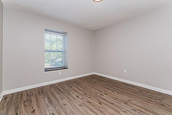 Building Photo - 13933 Oak Forest Blvd N