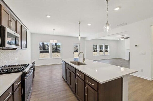 Building Photo - 64 Silverleaf Trl