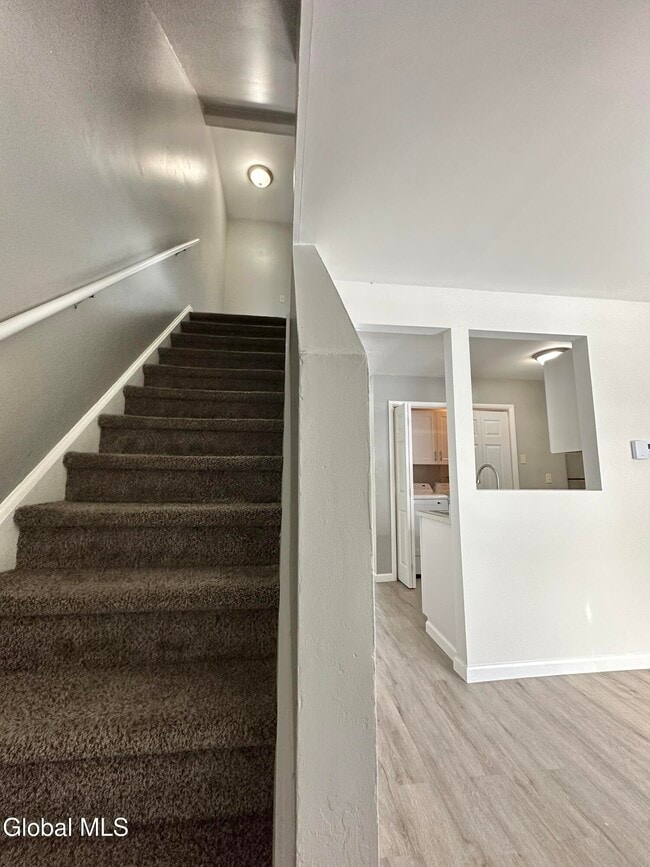 Building Photo - 31 Suncrest Dr