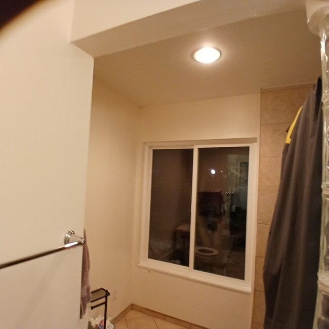 Building Photo - SDSU Area Home for Rent 5 bed 2 bath