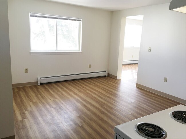 Building Photo - 82 3rd St