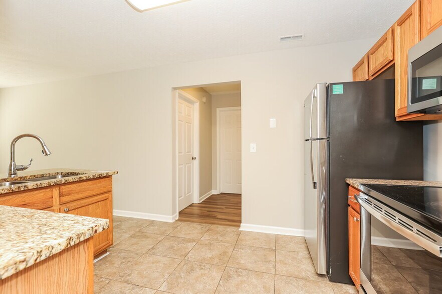 Building Photo - 1421 Westview Dr