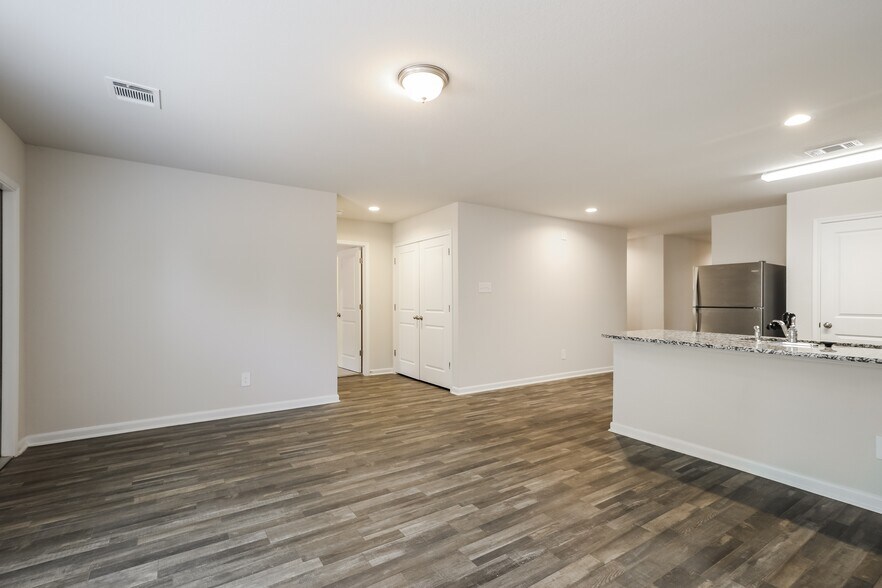 Building Photo - 14207 Green Wing Cir