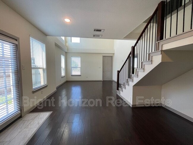 Building Photo - 3629 Valley Vista Dr