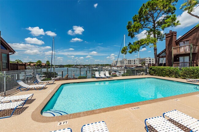 Building Photo - 723 Davis Rd