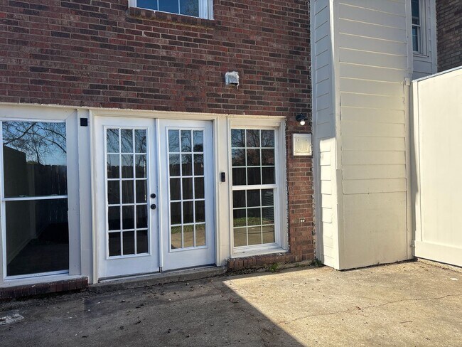 Building Photo - Spacious