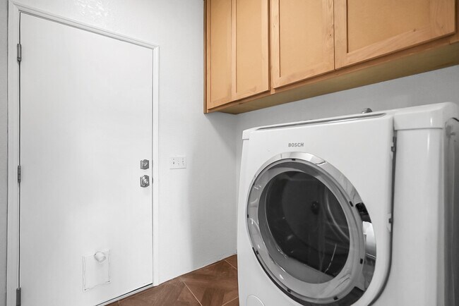 Building Photo - 709 Palmer Pl