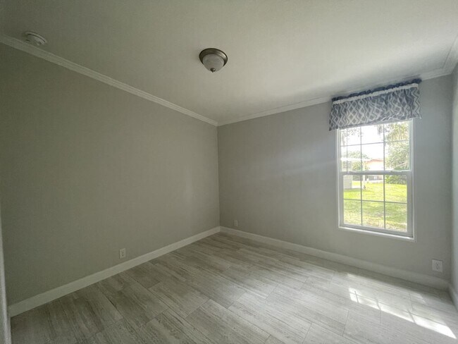 Building Photo - 13048 Orange Ave