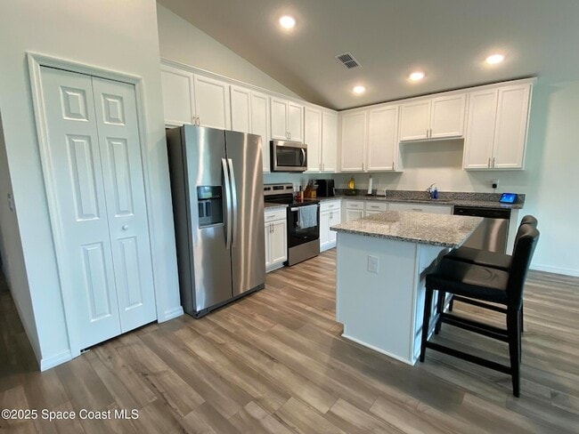 Building Photo - 1186 Dania Cir