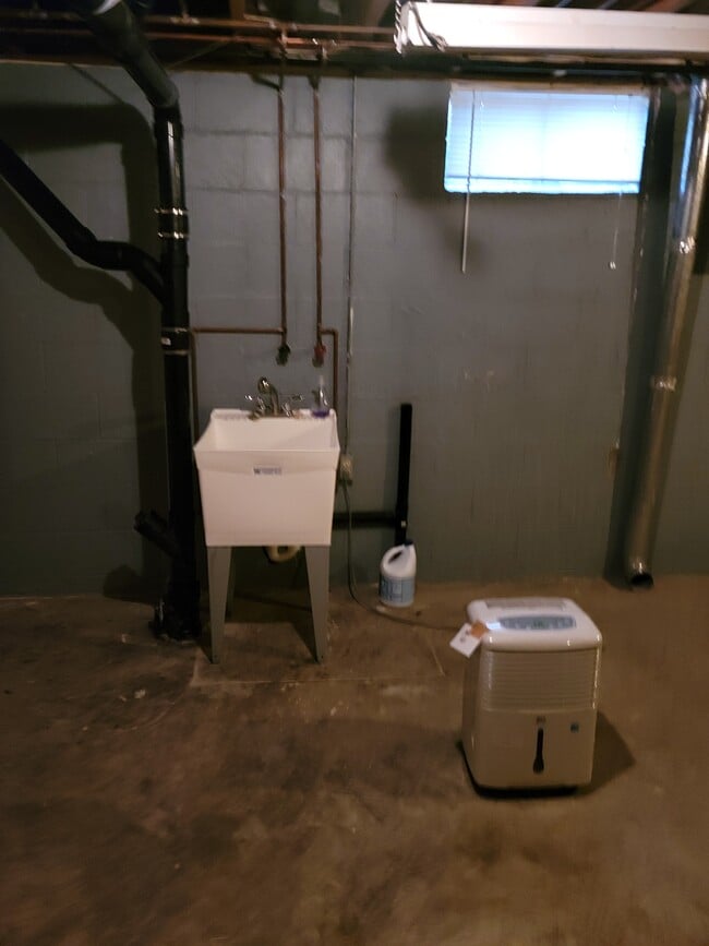 Building Photo - 1440 Sherwood Downs Rd W