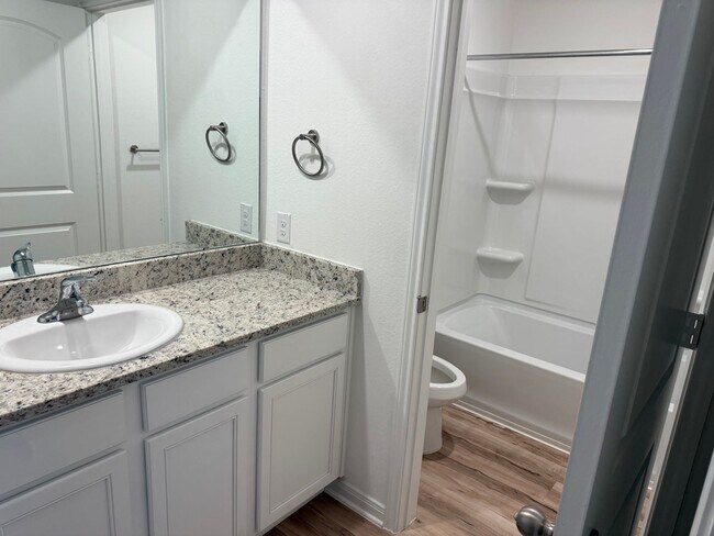 Building Photo - Move-In Ready 4BR with Private Yard & Fire Pit – Won’t Last!