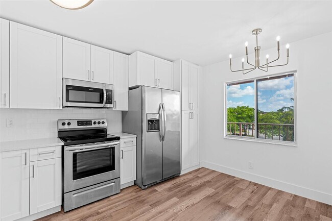 Building Photo - 7301 Amberly Ln