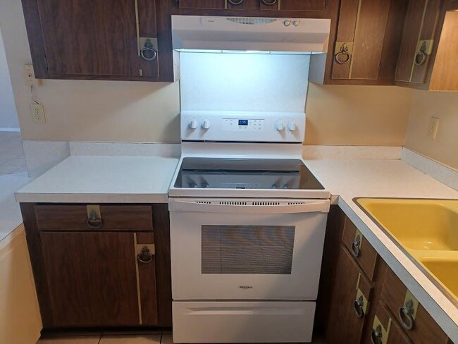 Building Photo - 118 Village Dr