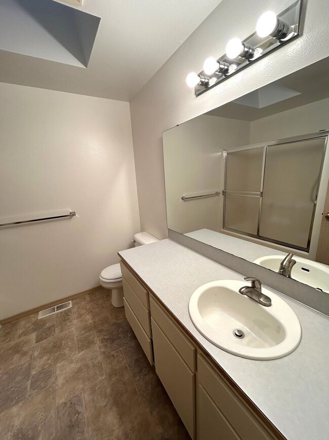 Building Photo - BECHTEL