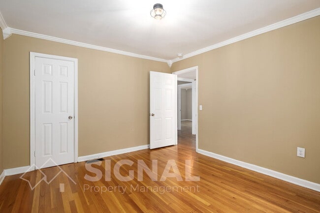 Building Photo - 1156 Skyline Dr