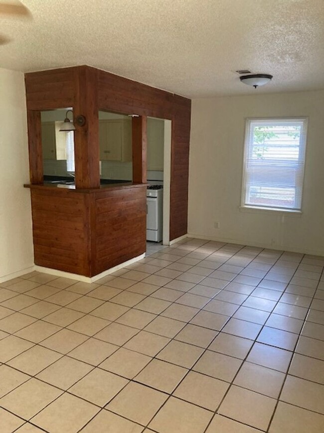 Building Photo - Biloxi 3 Bedroom