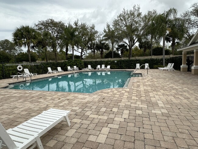 Building Photo - "Spacious 3-Bed Townhouse with 2.5 Baths in Beautiful Bradenton!"