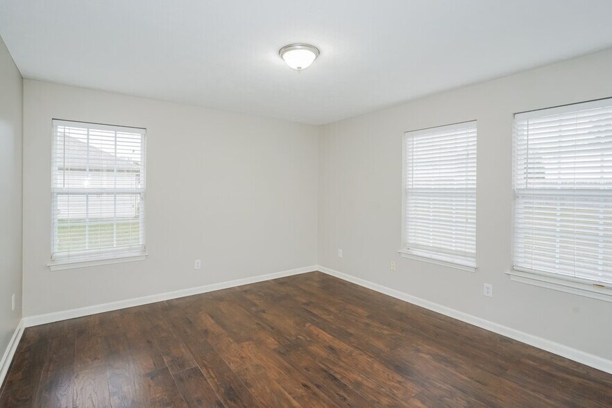 Building Photo - 897 Lavergne Ln