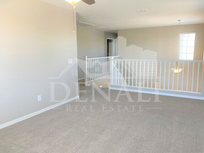 Building Photo - 905 S Canal Dr