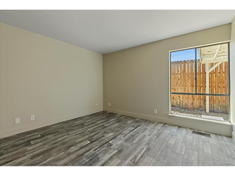 large primary suite - 6495 E Happy Canyon Rd