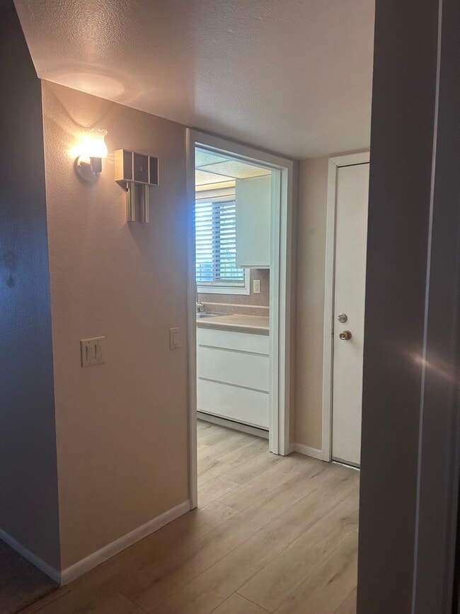 Building Photo - Charming 2-bedroom 2 baths in the heart of...