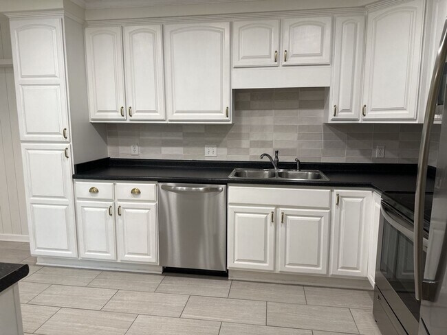 Building Photo - 112 Teal Lake Dr