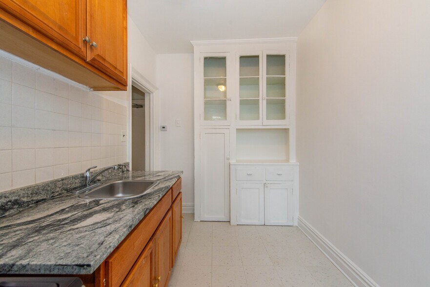 Kitchen - 75 Anderson St