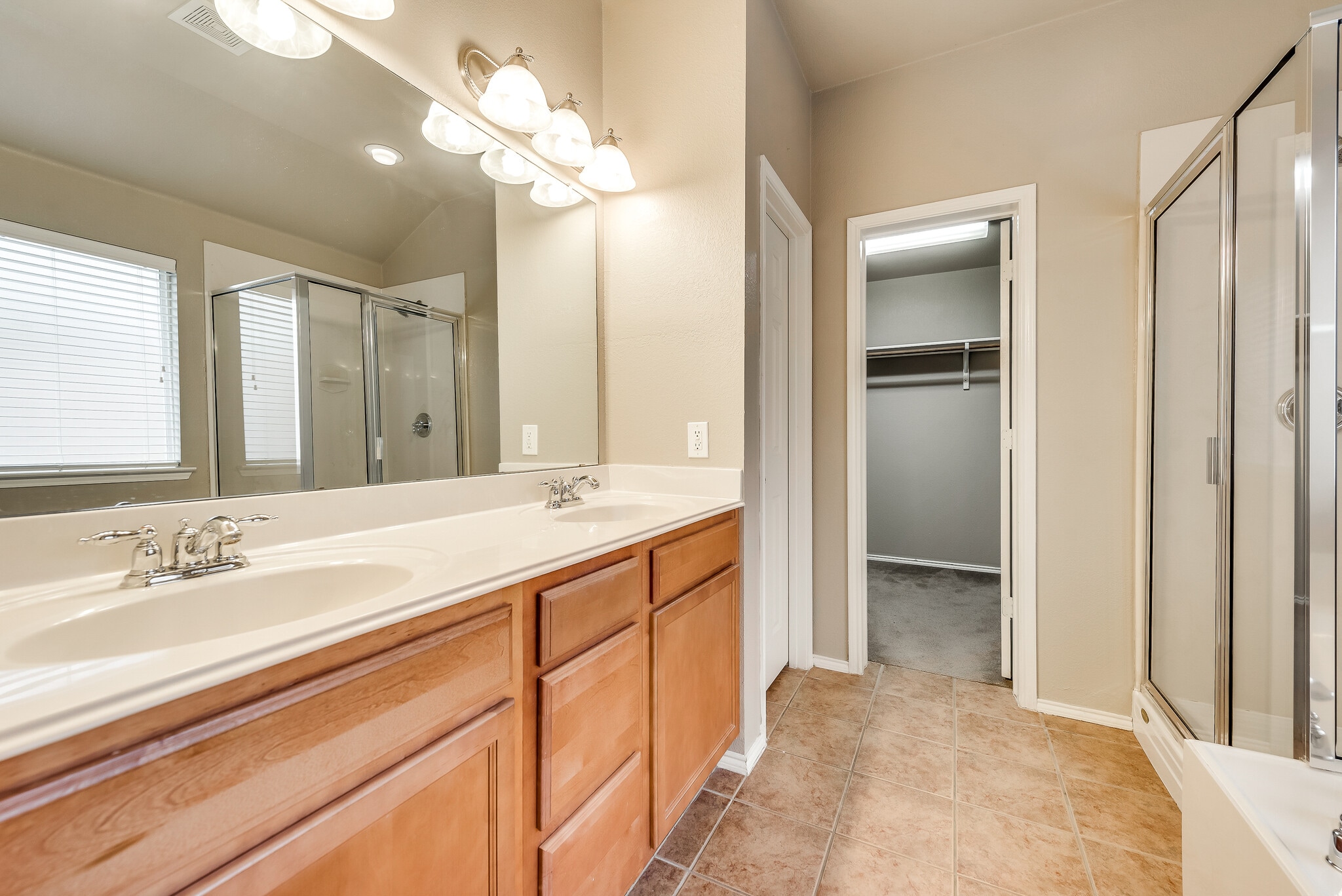 Building Photo - 2004 Zavala Dr