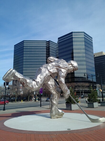 NJ Devils Ice Hockey Statute - 111 Mulberry St