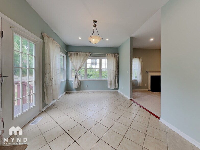 Building Photo - 1085 Vauxhall Dr