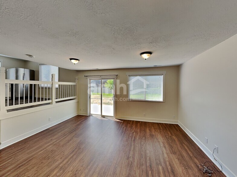 Building Photo - 5806 S Stone Flower Way