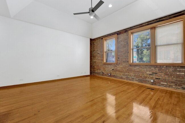 Building Photo - 2859 S Lowe Ave