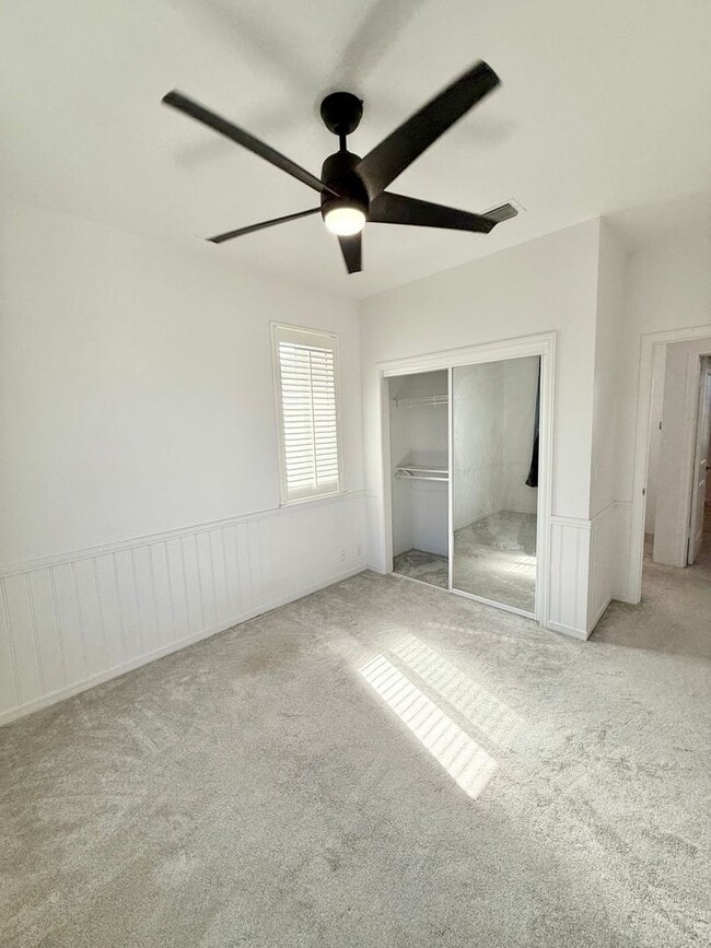 Building Photo - Beautiful 4-Bedroom, 3-Bath Former Model H...