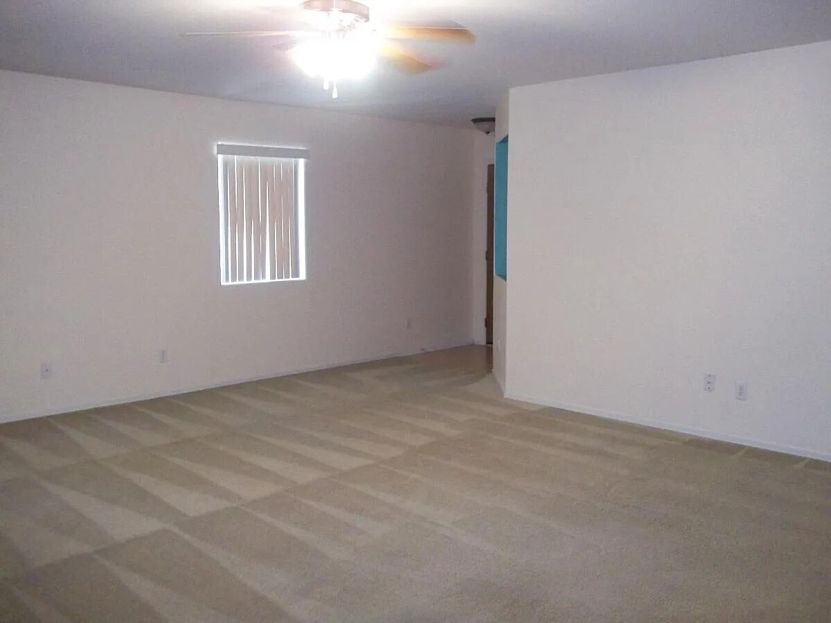 Building Photo - 1429 E Avenida Fresca