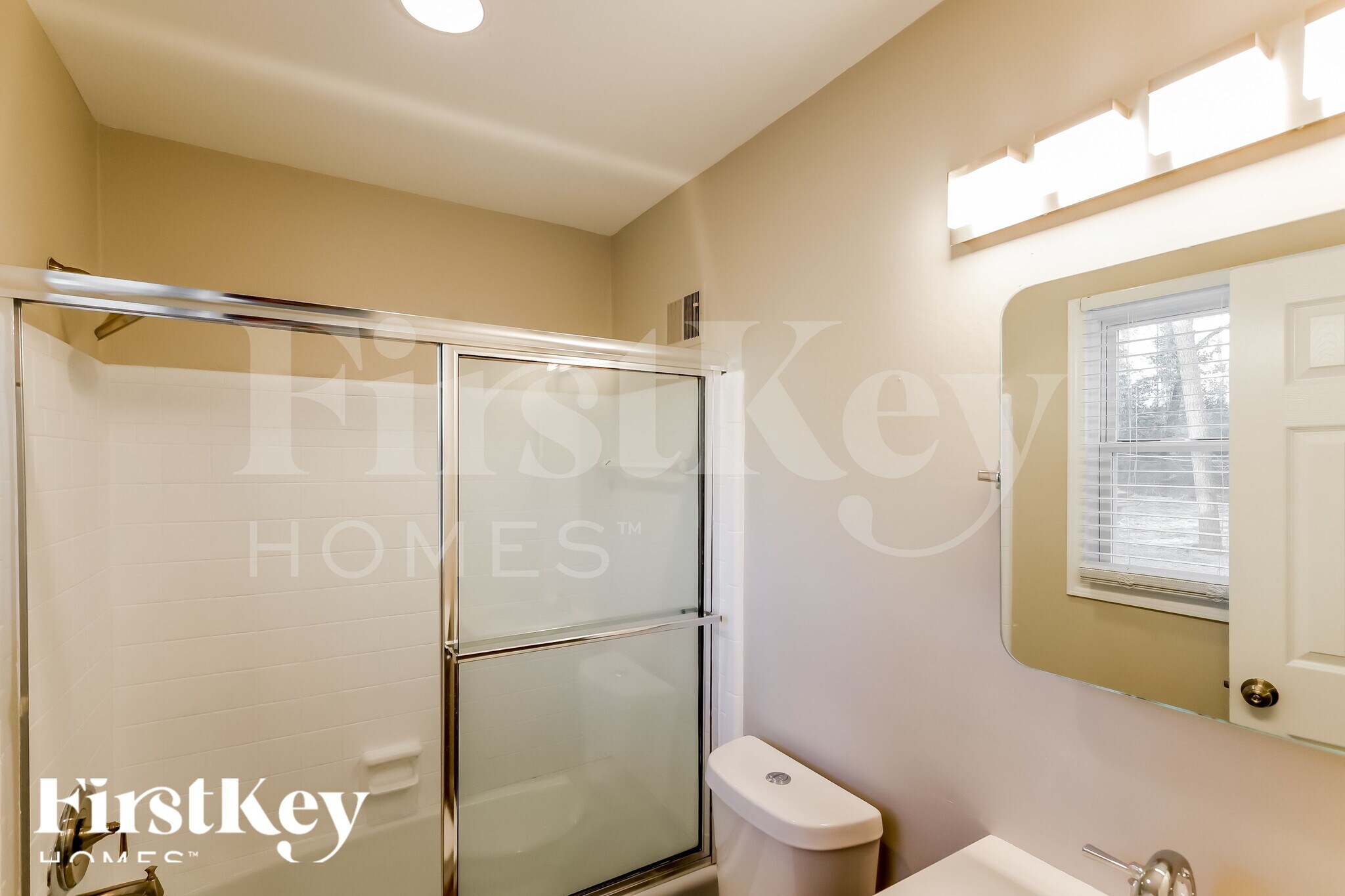 Building Photo - 2067 Longmeadow Ln