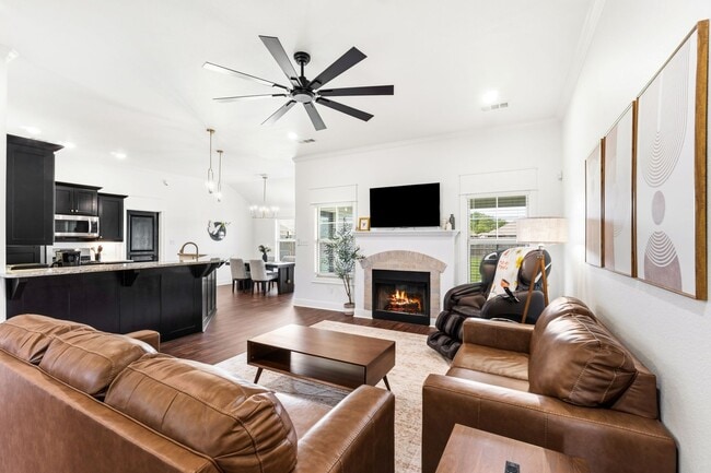 Building Photo - 8912 Wildwood Way
