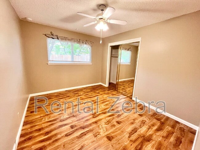Building Photo - 2661 Hoover Ct