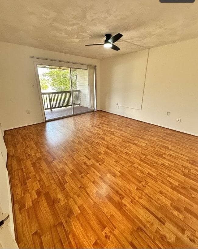 Building Photo - Beautifully Renovated 2-Bedroom, 1.5-Bathroom Townhouse in North St. Petersburg