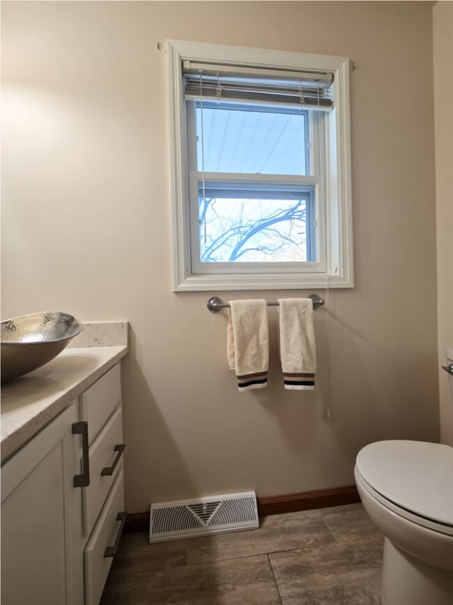 Building Photo - 828 Cedar Ct