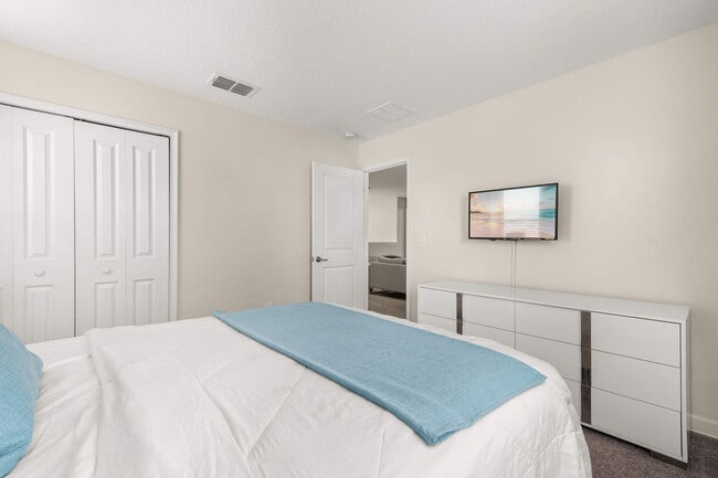 Building Photo - 1521 Flange Dr