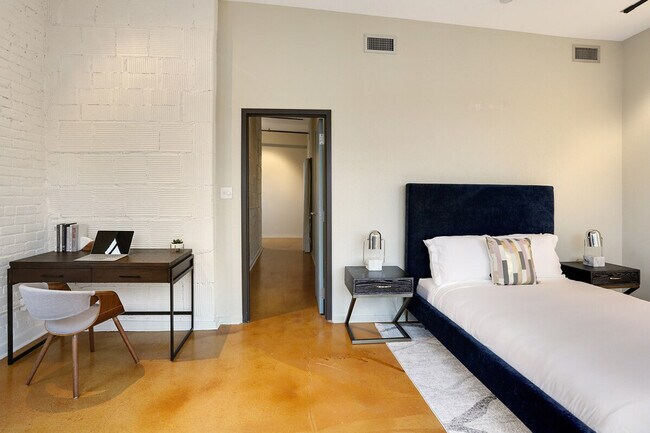 Building Photo - 1041 Constance St