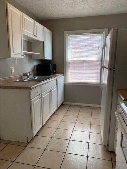 Kitchen - 619 W 44th St