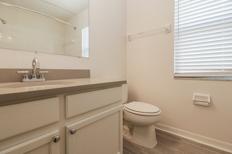 Building Photo - 4819 Glenburne Dr