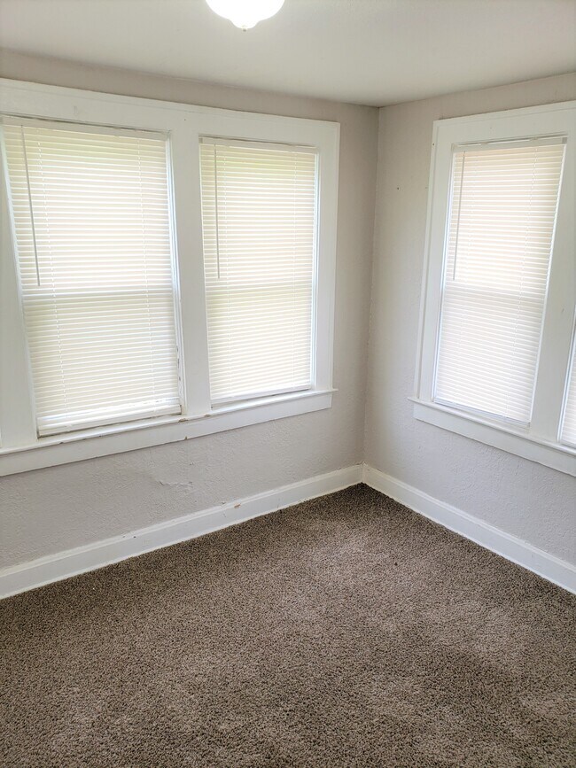 Building Photo - 5524 Woodland Ave