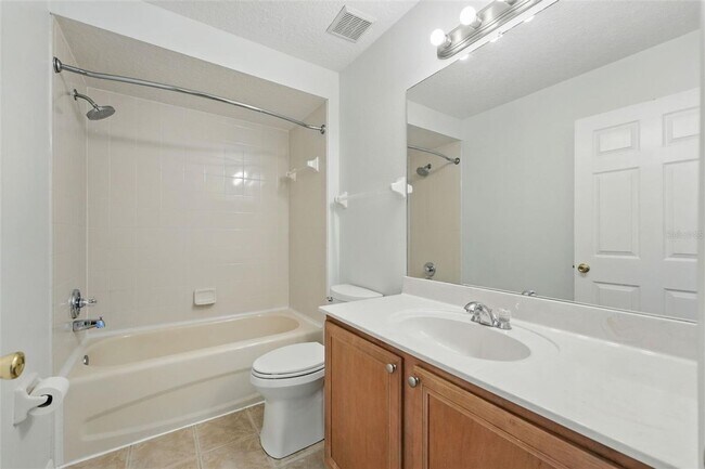 Building Photo - 4 Bedroom 2.5 Bath Two Story Hunters Creek...