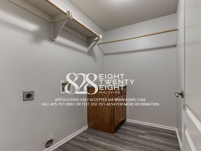 Building Photo - Lovely 3 Bed/2 Bath/2 Car Garage Single Fa...