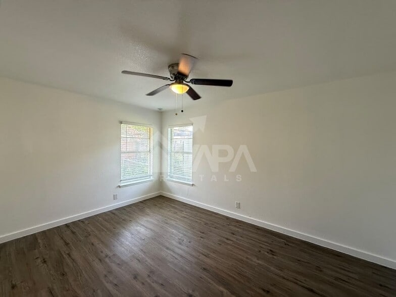 Building Photo - 4126 Valleyfield Dr